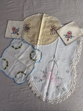 VTG Lot of 5 Floral Embroidered Doilies & Napkins - White, Cream, Pink, Blue